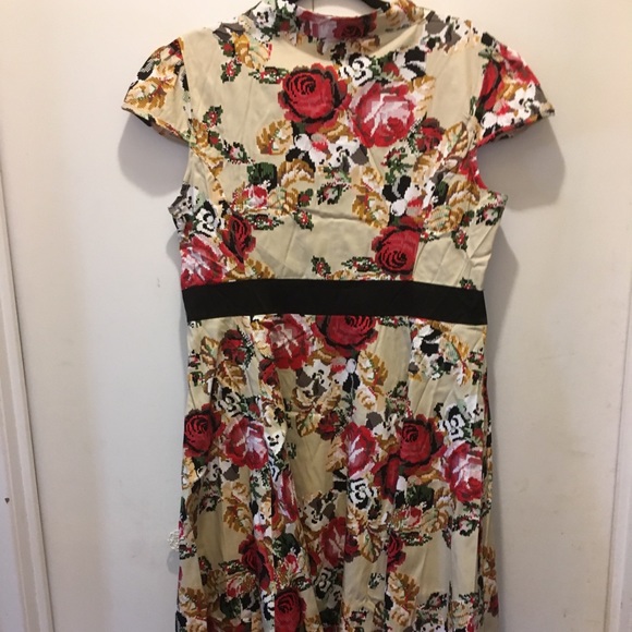 XL H&R Hearts & Roses Pixilated Floral Dress - Picture 4 of 11